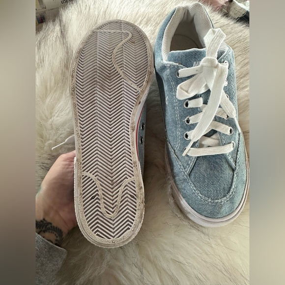 NIKE Men’s Gts 97 Denim - Blue
$166 MSRP - Picture 10 of 14